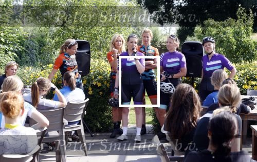 Zevenhuizen 4 juli 2021
Leontien v Moorsel Wendy v Dijk en Anouk Smulders gaan met 500 vrouwen de Amstel Gold race rijden . Vandaag was er een training . Ook Michael Zijlaard en zijn broer Ron reden mee.