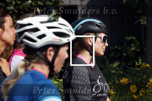 Zevenhuizen 4 juli 2021
Leontien v Moorsel Wendy v Dijk en Anouk Smulders gaan met 500 vrouwen de Amstel Gold race rijden . Vandaag was er een training . Ook Michael Zijlaard en zijn broer Ron reden mee.