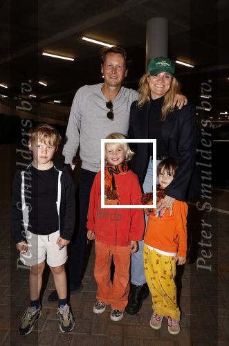 Amsterdam 26 juni 2021
Lieke v Lexmond haar man Bas v Veggel en hun kinderen en vriendje bij de Johan Cruijff arena . Ze gingen naar de wedstrijd Denemarken-Wales
