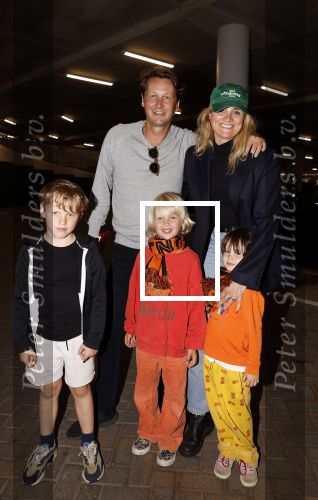 Amsterdam 26 juni 2021
Lieke v Lexmond haar man Bas v Veggel en hun kinderen en vriendje bij de Johan Cruijff arena . Ze gingen naar de wedstrijd Denemarken-Wales