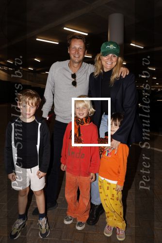 Amsterdam 26 juni 2021
Lieke v Lexmond haar man Bas v Veggel en hun kinderen en vriendje bij de Johan Cruijff arena . Ze gingen naar de wedstrijd Denemarken-Wales