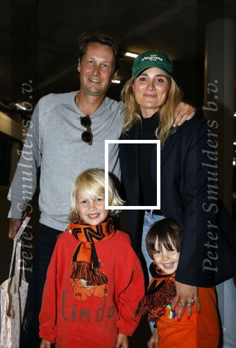 Amsterdam 26 juni 2021
Lieke v Lexmond haar man Bas v Veggel en hun kinderen bij de Johan Cruijff arena . Ze gingen naar de wedstrijd Denemarken-Wales