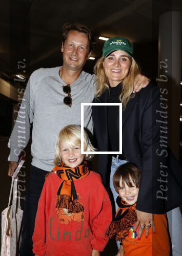 Amsterdam 26 juni 2021
Lieke v Lexmond haar man Bas v Veggel en hun kinderen bij de Johan Cruijff arena . Ze gingen naar de wedstrijd Denemarken-Wales