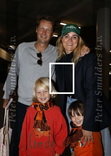 Amsterdam 26 juni 2021
Lieke v Lexmond haar man Bas v Veggel en hun kinderen bij de Johan Cruijff arena . Ze gingen naar de wedstrijd Denemarken-Wales