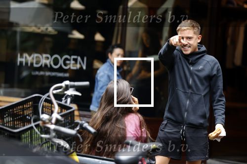 Amsterdam 12 juli 2021
Jorik Scholten / Lil Kleine en Jaimie Vaes kussend op de cornelis schuytstraat