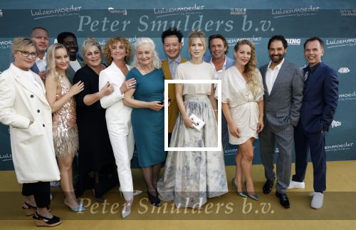 Amsterdam 16 juli 2021
Premiere de Luizenmoeder in Tuschinski. Cast Luizenmoeder
