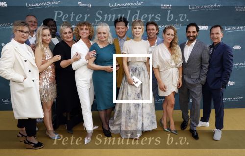 Amsterdam 16 juli 2021
Premiere de Luizenmoeder in Tuschinski. Cast Luizenmoeder