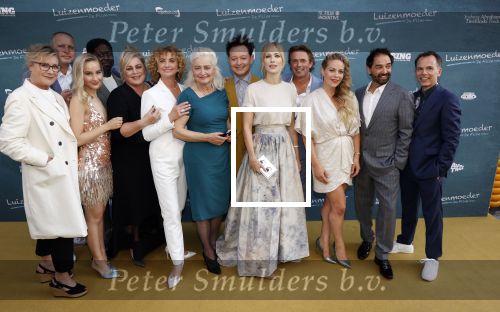 Amsterdam 16 juli 2021
Premiere de Luizenmoeder in Tuschinski. Cast Luizenmoeder