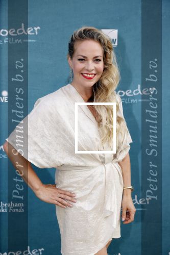 Amsterdam 16 juli 2021
Premiere de Luizenmoeder in Tuschinski. Maaike Martens met partner