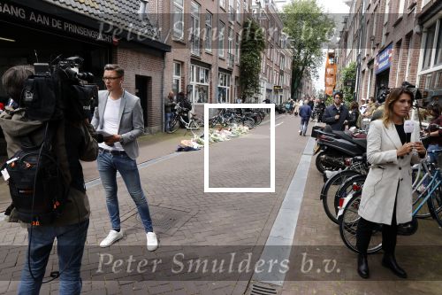 Amsterdam 7 en 10 juli 2021
Op de plek waar Peter R de Vries neergeschoten is leggen mensen bloemen neer.  Malou Peter van de NOS