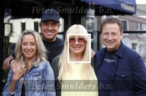 Alkmaar 7 juli 2021
Mary Borsato viert haar 76e verjaardag bij rstaurnt Pluim in Alkmaar.
Aanwezig marco Borsato met zijn vrouw Leontine , Armando Borsato met zijn vriendin en dochters . Silvana Borsato met haar dochter . Ook Senna is erbij.