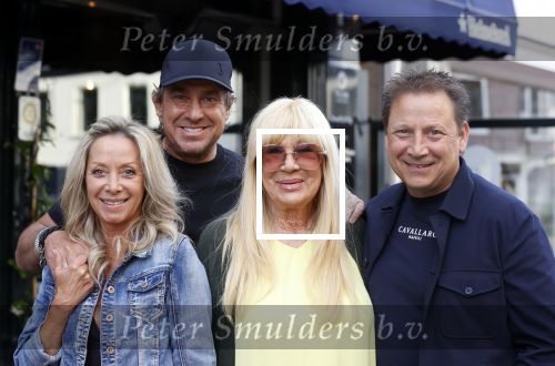 Alkmaar 7 juli 2021
Mary Borsato viert haar 76e verjaardag bij rstaurnt Pluim in Alkmaar.
Aanwezig marco Borsato met zijn vrouw Leontine , Armando Borsato met zijn vriendin en dochters . Silvana Borsato met haar dochter . Ook Senna is erbij.