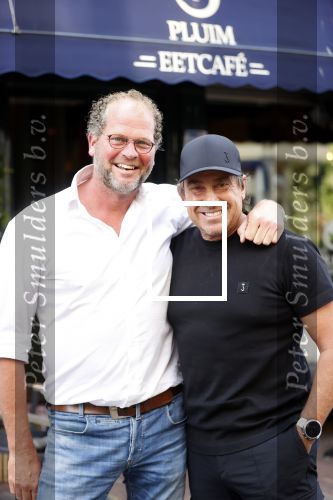 Alkmaar 7 juli 2021
Mary Borsato viert haar 76e verjaardag bij rstaurnt Pluim in Alkmaar.
Aanwezig marco Borsato met zijn vrouw Leontine , Armando Borsato met zijn vriendin en dochters . Silvana Borsato met haar dochter . Ook Senna is erbij.