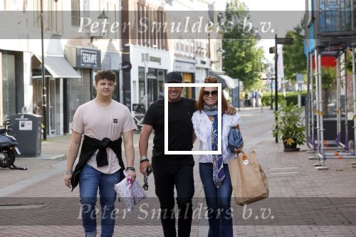 Alkmaar 7 juli 2021
Mary Borsato viert haar 76e verjaardag bij rstaurnt Pluim in Alkmaar.
Aanwezig marco Borsato met zijn vrouw Leontine , Armando Borsato met zijn vriendin en dochters . Silvana Borsato met haar dochter . Ook Senna is erbij.