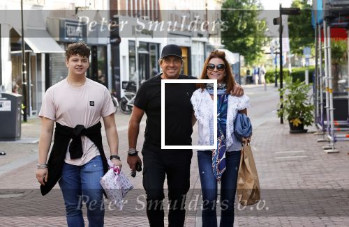 Alkmaar 7 juli 2021
Mary Borsato viert haar 76e verjaardag bij rstaurnt Pluim in Alkmaar.
Aanwezig marco Borsato met zijn vrouw Leontine , Armando Borsato met zijn vriendin en dochters . Silvana Borsato met haar dochter . Ook Senna is erbij.
