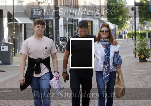 Alkmaar 7 juli 2021
Mary Borsato viert haar 76e verjaardag bij rstaurnt Pluim in Alkmaar.
Aanwezig marco Borsato met zijn vrouw Leontine , Armando Borsato met zijn vriendin en dochters . Silvana Borsato met haar dochter . Ook Senna is erbij.