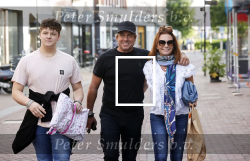 Alkmaar 7 juli 2021
Mary Borsato viert haar 76e verjaardag bij rstaurnt Pluim in Alkmaar.
Aanwezig marco Borsato met zijn vrouw Leontine , Armando Borsato met zijn vriendin en dochters . Silvana Borsato met haar dochter . Ook Senna is erbij.