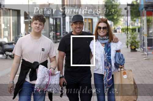 Alkmaar 7 juli 2021
Mary Borsato viert haar 76e verjaardag bij rstaurnt Pluim in Alkmaar.
Aanwezig marco Borsato met zijn vrouw Leontine , Armando Borsato met zijn vriendin en dochters . Silvana Borsato met haar dochter . Ook Senna is erbij.