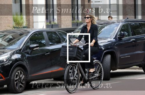 Amsterdam 22 juli 2021
Herdenkingsdienst van Peter R de Vries in Carre .
Matthijs v Nieuwkerk met zijn vriendin Martha Riemsma in gesprek met Eva Jinek en haar manager Kristien v Dillen