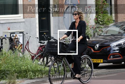 Amsterdam 22 juli 2021
Herdenkingsdienst van Peter R de Vries in Carre .
Matthijs v Nieuwkerk met zijn vriendin Martha Riemsma in gesprek met Eva Jinek en haar manager Kristien v Dillen