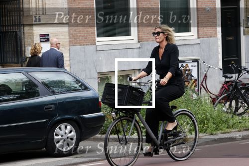 Amsterdam 22 juli 2021
Herdenkingsdienst van Peter R de Vries in Carre .
Matthijs v Nieuwkerk met zijn vriendin Martha Riemsma in gesprek met Eva Jinek en haar manager Kristien v Dillen