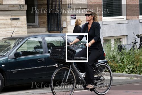 Amsterdam 22 juli 2021
Herdenkingsdienst van Peter R de Vries in Carre .
Matthijs v Nieuwkerk met zijn vriendin Martha Riemsma in gesprek met Eva Jinek en haar manager Kristien v Dillen