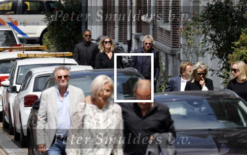 Amsterdam 22 juli 2021
Herdenkingsdienst van Peter R de Vries in Carre .
Matthijs v Nieuwkerk met zijn vriendin Martha Riemsma