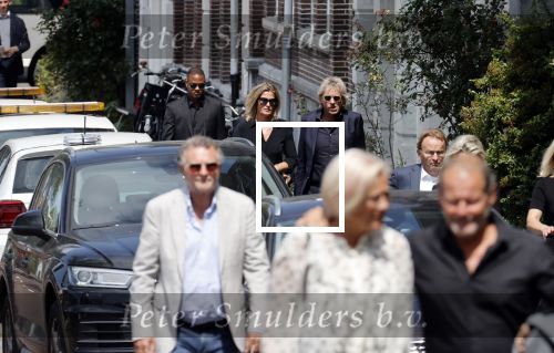 Amsterdam 22 juli 2021
Herdenkingsdienst van Peter R de Vries in Carre .
Matthijs v Nieuwkerk met zijn vriendin Martha Riemsma