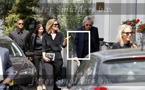 Amsterdam 22 juli 2021
Herdenkingsdienst van Peter R de Vries in Carre .
Matthijs v Nieuwkerk met zijn vriendin Martha Riemsma
