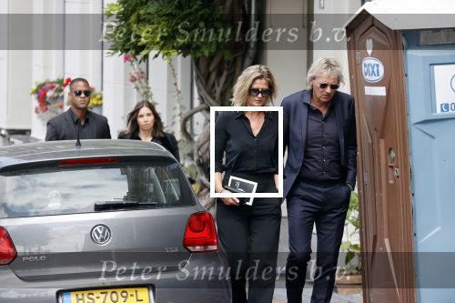 Amsterdam 22 juli 2021
Herdenkingsdienst van Peter R de Vries in Carre .
Matthijs v Nieuwkerk met zijn vriendin Martha Riemsma