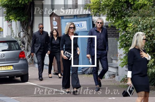 Amsterdam 22 juli 2021
Herdenkingsdienst van Peter R de Vries in Carre .
Matthijs v Nieuwkerk met zijn vriendin Martha Riemsma