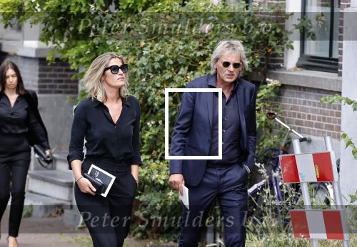 Amsterdam 22 juli 2021
Herdenkingsdienst van Peter R de Vries in Carre .
Matthijs v Nieuwkerk met zijn vriendin Martha Riemsma