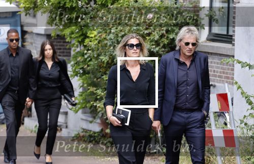 Amsterdam 22 juli 2021
Herdenkingsdienst van Peter R de Vries in Carre .
Matthijs v Nieuwkerk met zijn vriendin Martha Riemsma