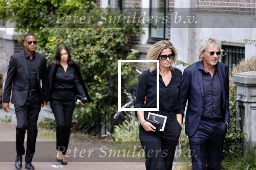 Amsterdam 22 juli 2021
Herdenkingsdienst van Peter R de Vries in Carre .
Matthijs v Nieuwkerk met zijn vriendin Martha Riemsma