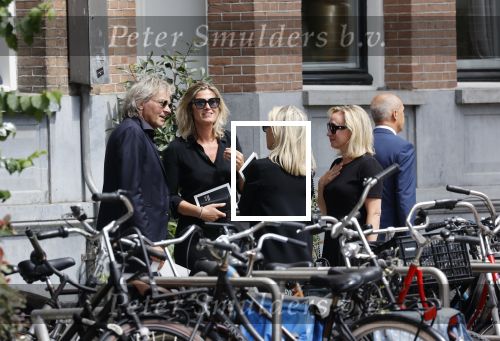 Amsterdam 22 juli 2021
Herdenkingsdienst van Peter R de Vries in Carre .
Matthijs v Nieuwkerk met zijn vriendin Martha Riemsma in gesprek met Eva Jinek en haar manager Kristien v Dillen