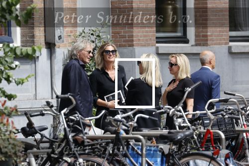 Amsterdam 22 juli 2021
Herdenkingsdienst van Peter R de Vries in Carre .
Matthijs v Nieuwkerk met zijn vriendin Martha Riemsma in gesprek met Eva Jinek en haar manager Kristien v Dillen