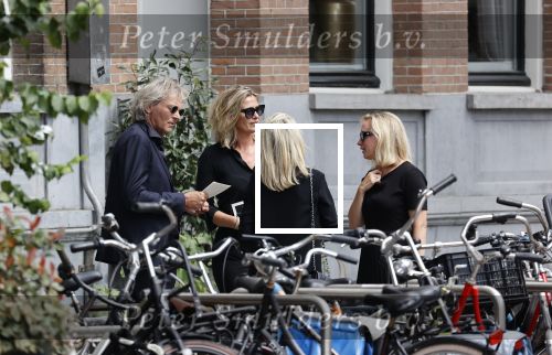 Amsterdam 22 juli 2021
Herdenkingsdienst van Peter R de Vries in Carre .
Matthijs v Nieuwkerk met zijn vriendin Martha Riemsma in gesprek met Eva Jinek en haar manager Kristien v Dillen