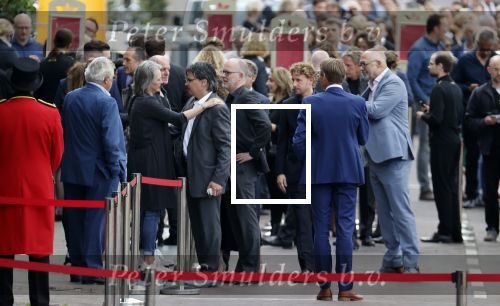 Amsterdam 22 juli 2021
Herdenkingsdienst van Peter R de Vries in Carre .
De moeder van Nicky Verstappen omhelst Dave Mattheijs, Officier van Justitie in de zaak Verstappen