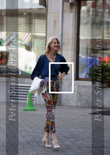 Amsterdam 8 juli 2021
Boekpresentatie Nicolette v Dam en Bas Smit bij boekhandel Scheltema. Mona Keijzer ontvangt het eerste boek .