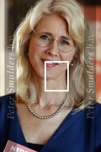 Amsterdam 8 juli 2021
Boekpresentatie Nicolette v Dam en Bas Smit bij boekhandel Scheltema. Mona Keijzer ontvangt het eerste boek .