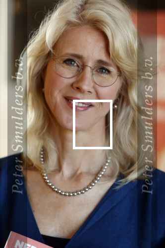 Amsterdam 8 juli 2021
Boekpresentatie Nicolette v Dam en Bas Smit bij boekhandel Scheltema. Mona Keijzer ontvangt het eerste boek .