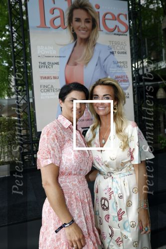 Amsterdam 8 juli 2021
Terras feestje van Talkies bij Strand zuid. Monique Westenberg met haar beste vriendin