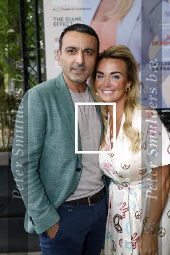 Amsterdam 8 juli 2021
Terras feestje van Talkies bij Strand zuid. Monique Westenberg met Tamar