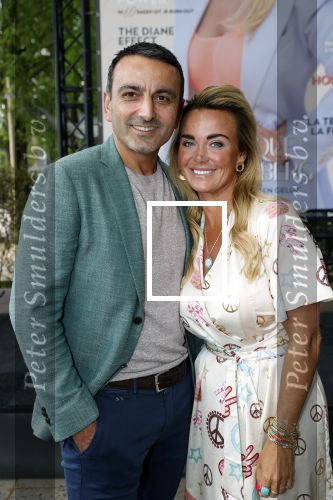 Amsterdam 8 juli 2021
Terras feestje van Talkies bij Strand zuid. Monique Westenberg met Tamar