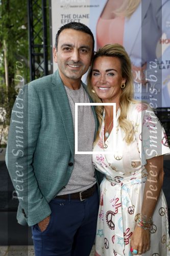 Amsterdam 8 juli 2021
Terras feestje van Talkies bij Strand zuid. Monique Westenberg met Tamar
