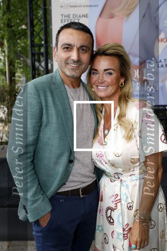 Amsterdam 8 juli 2021
Terras feestje van Talkies bij Strand zuid. Monique Westenberg met Tamar