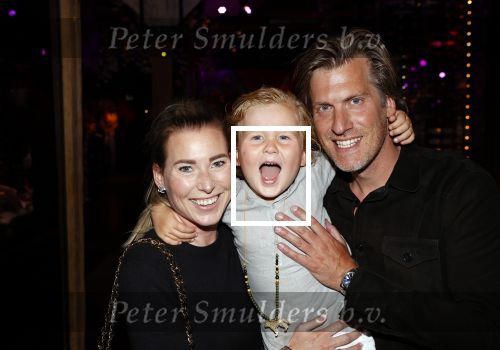 Amsterdam 6 juli 2021
Boekpresentatie Niels Houtepen bij de Harbour Club . Niels met vrouw en zoontje