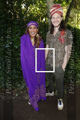 Blaricum 6 juli 2021
Gordon viert zijn verjaardag en dat hij zijn huis verkocht heeft. Ook gaat hij verhuizen naar Dubai. Patty Brard kwam met Guido Spek