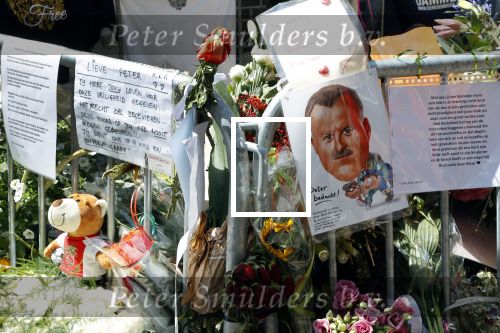Amsterdam A4 18 juli 2021
Bloemenzee voor Peter R de Vries en Abri van Peter bij schiphol naast de A4