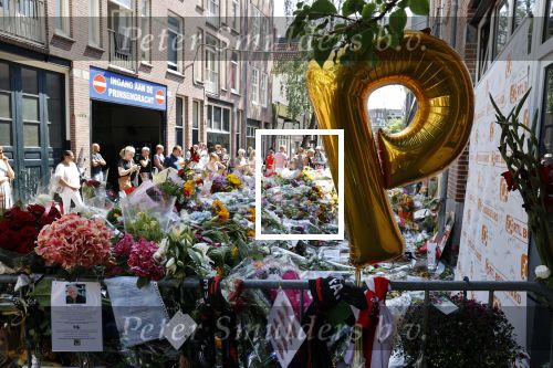 Amsterdam A4 18 juli 2021
Bloemenzee voor Peter R de Vries en Abri van Peter bij schiphol naast de A4
